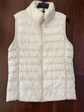 Uniqlo Lightweight Cream Puffer Vest with High Collar